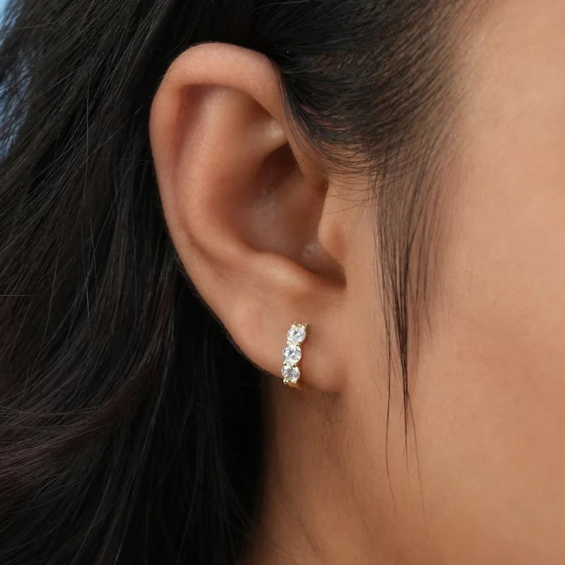 REGENT MOISSANITE HUGGIES