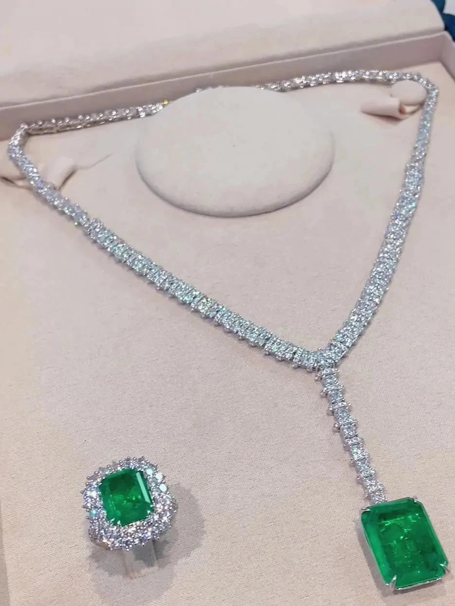 EMERALD MAJESTY NECKLACE