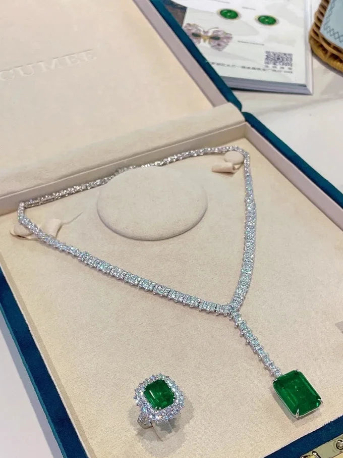 EMERALD MAJESTY NECKLACE