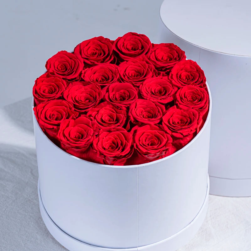 REGAL MINIMALISM - ETERNAL ROSES BOX
