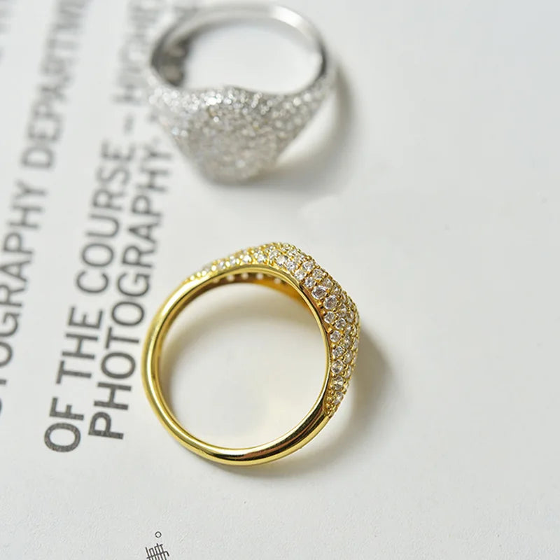 PAVÉ PINKY QUEEN
