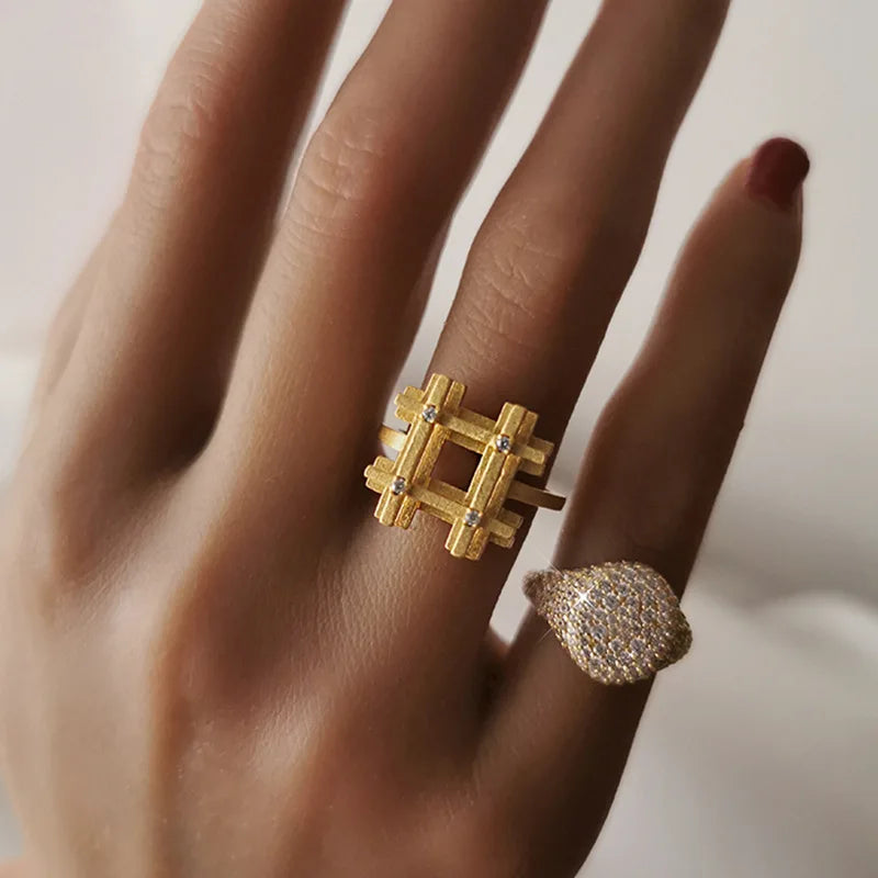 PAVÉ PINKY QUEEN
