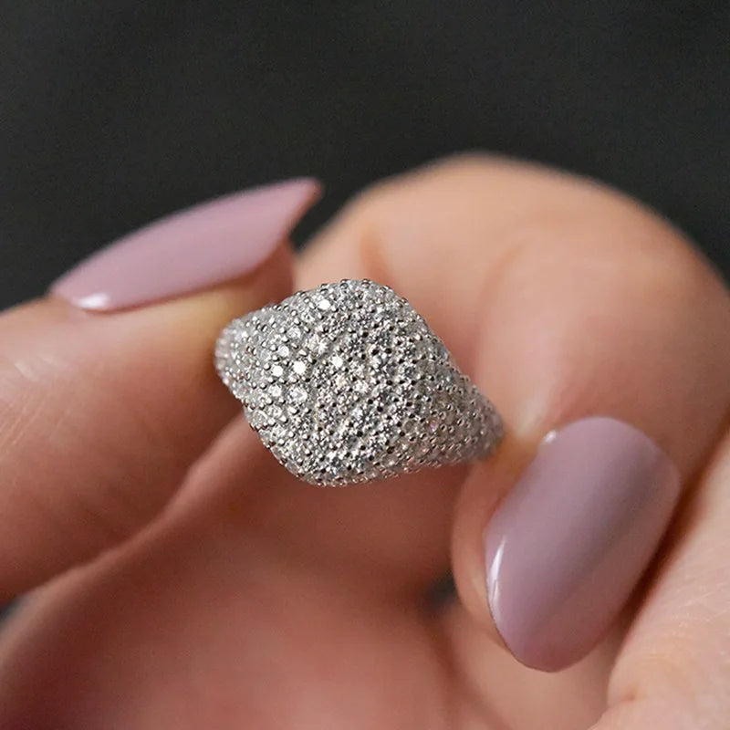 PAVÉ PINKY QUEEN