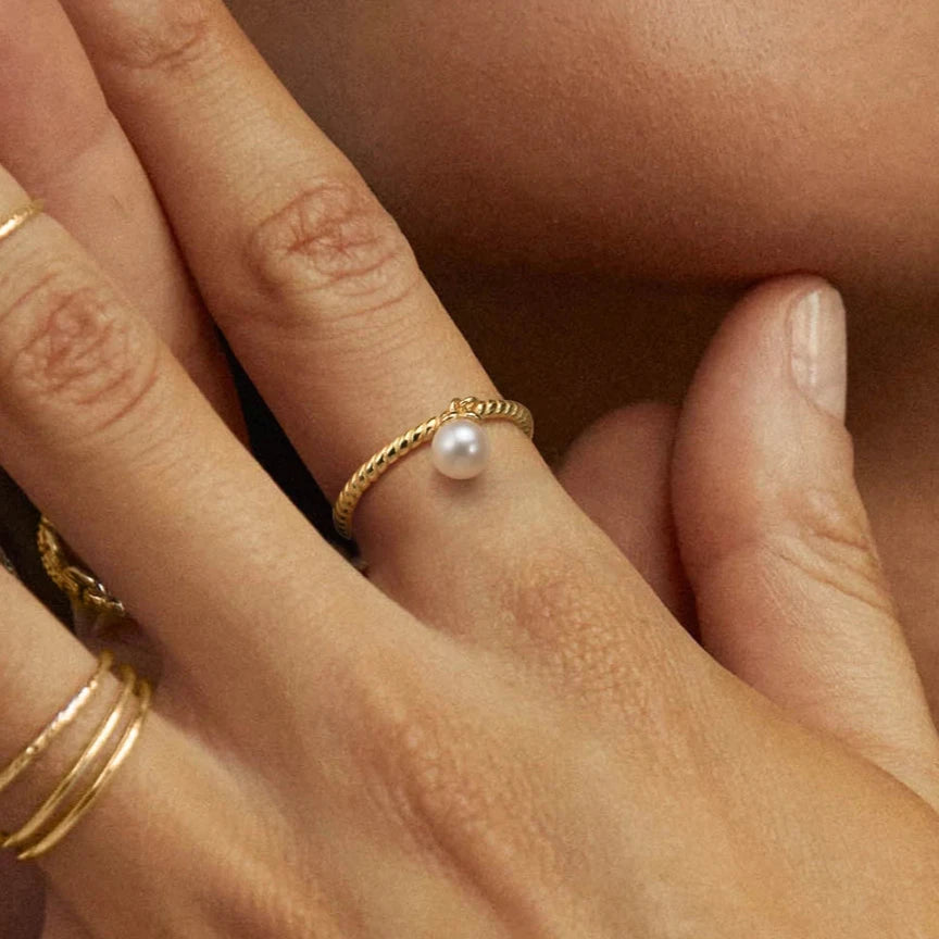 PEARL DAINTY ELEGANCE RING