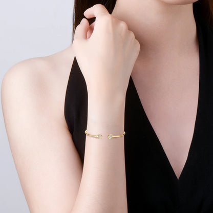 Heartfelt Elegance Bangle – Gold, 17cm