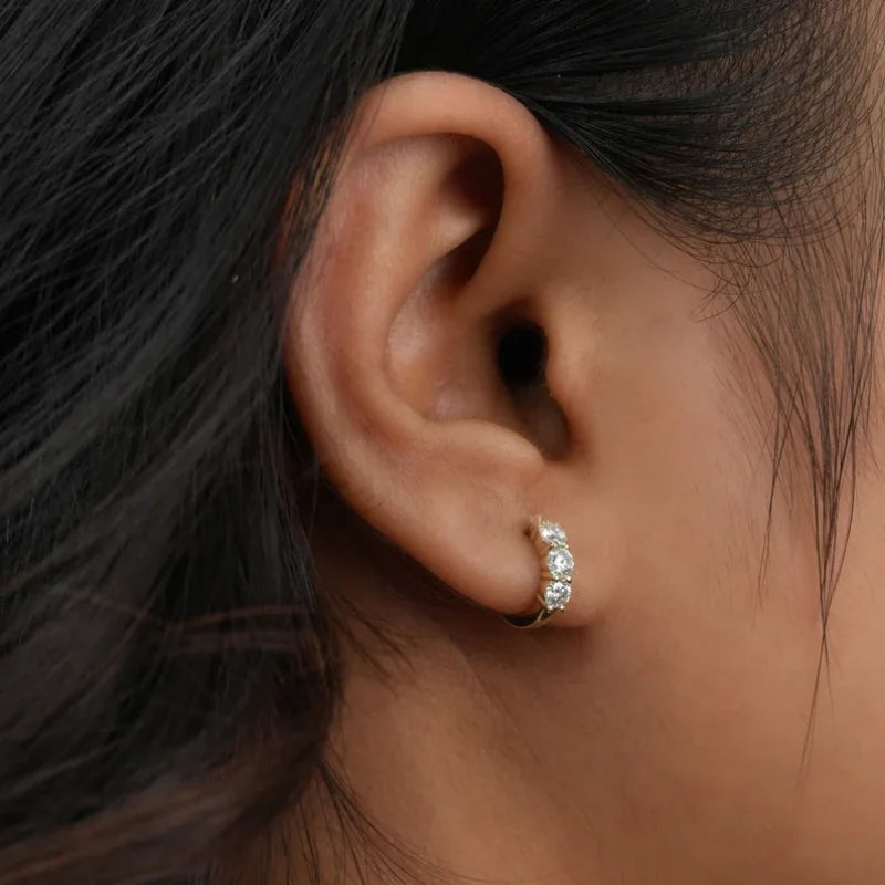 REGENT MOISSANITE HUGGIES