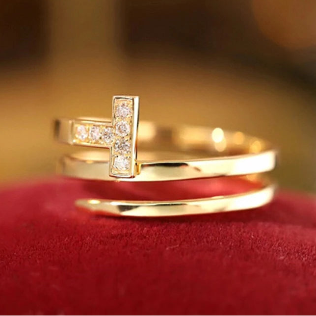 IMPERIAL T TWIST RING