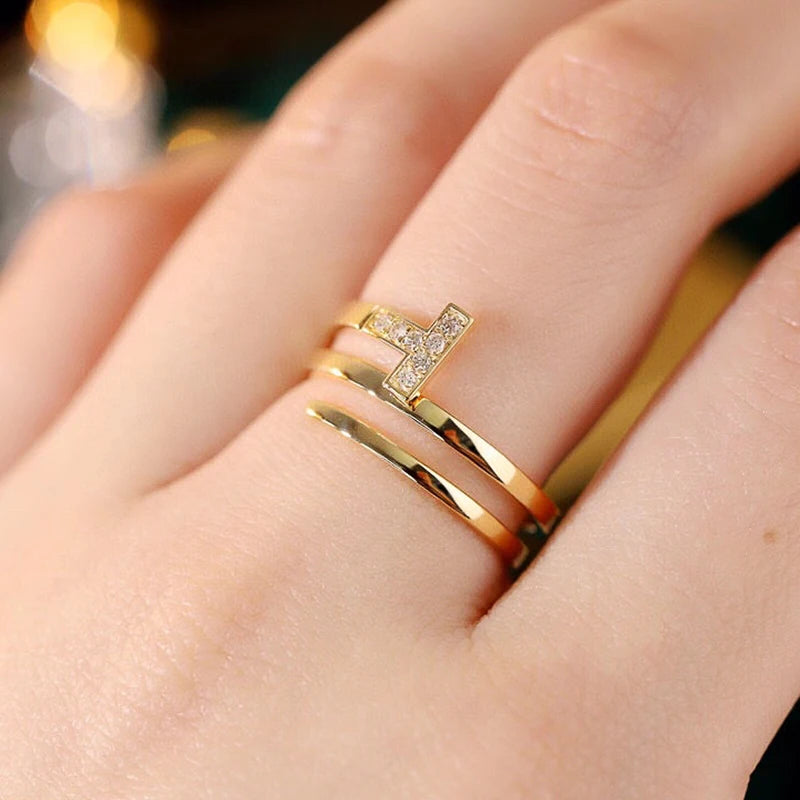 IMPERIAL T TWIST RING