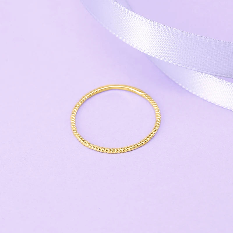 DAINTY SOPHISTICATION RING