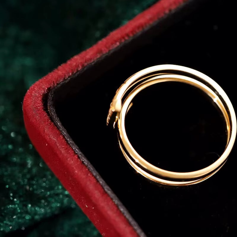 IMPERIAL T TWIST RING
